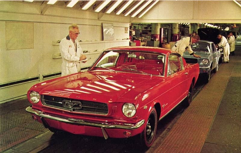 day chuyen lap rap Ford_Mustang_Assembly_Line day chuyen lap rap Ford_Mustang_Assembly_Line