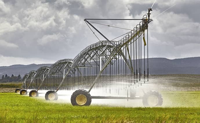 irrigation-equipment-crops-field irrigation-equipment-crops-field
