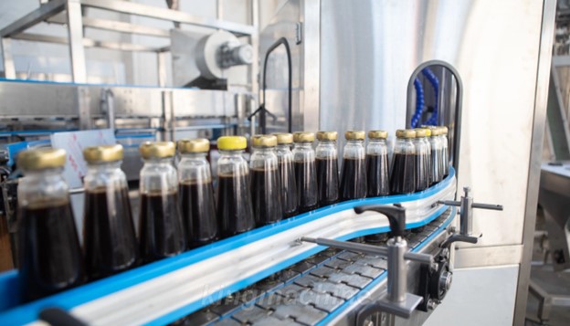 Dây chuyền chiết rót vào chai nhựa Dây chuyền chiết rót vào chai nhựa