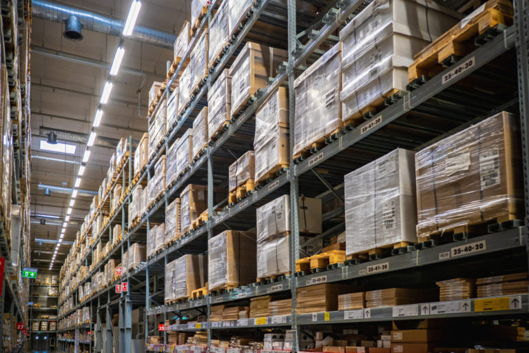 Đóng đai trong các kho hàng Đóng đai trong các kho hàng