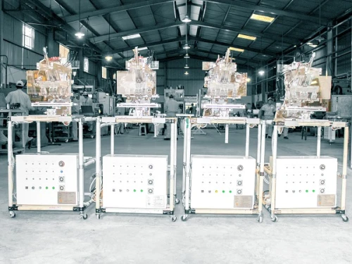 Máy cấp keo và chiếu tia UV tự động