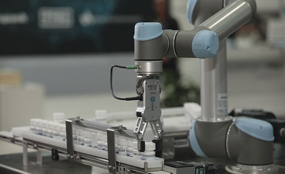 Robot đóng nắp chai thuốc Robot đóng nắp chai thuốc