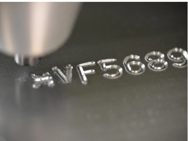 Khắc số lên khung xe ô tô Khắc số lên khung xe ô tô