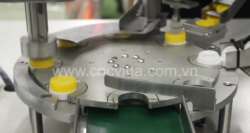 Automatic bottle capping machine manufactured by CNC VINA Automatic bottle capping machine manufactured by CNC VINA