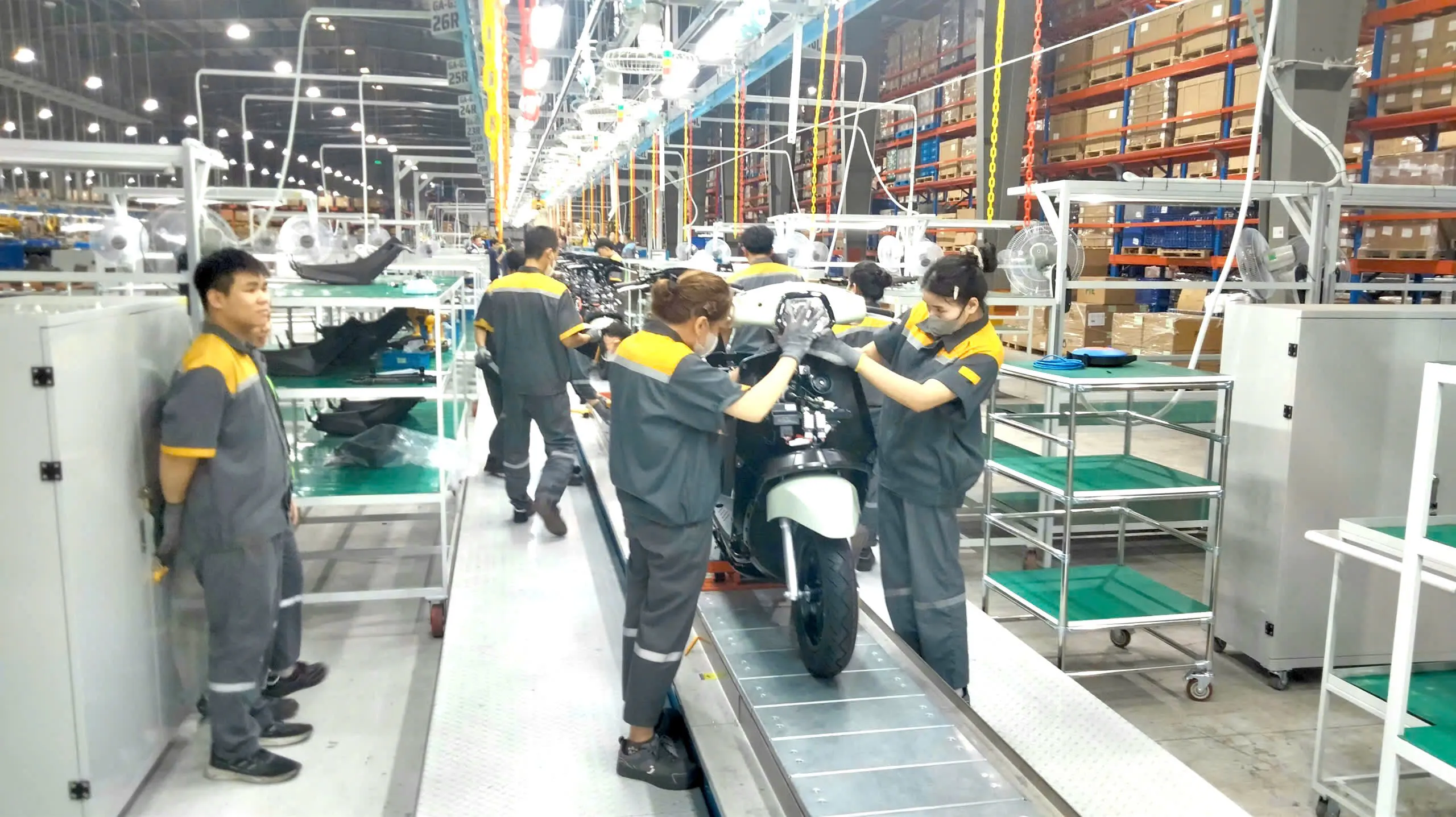 Lắp đặt trực tiếp trên hệ thống băng tải lap dat truc tiep tren he thong bang tai