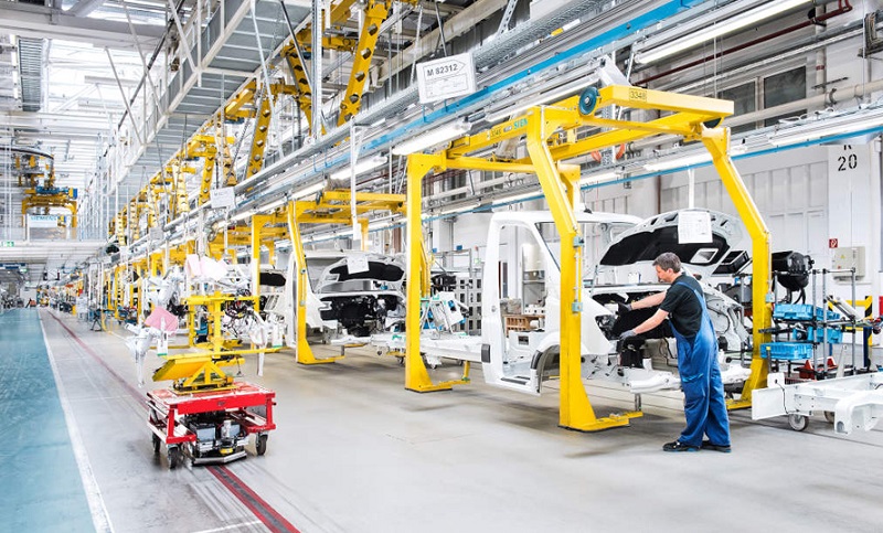 xe tu hanh AGV trong day chuyen san xuat oto xe tu hanh AGV trong day chuyen san xuat oto