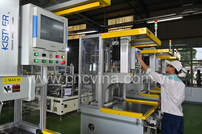 Kiem tra may ep servo tu dong truoc khi xuat xuong Kiem tra may ep servo tu dong truoc khi xuat xuong