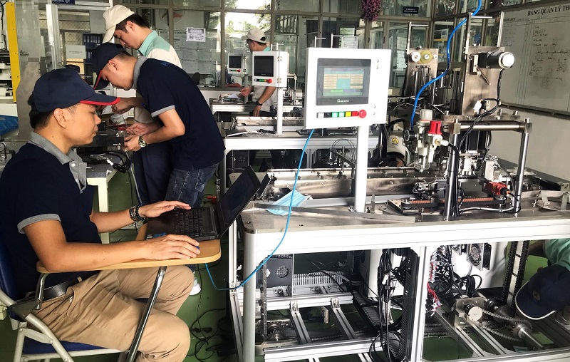 ベトナム製の手作り衣類 May han quai khau trang tu dong made in viet nam