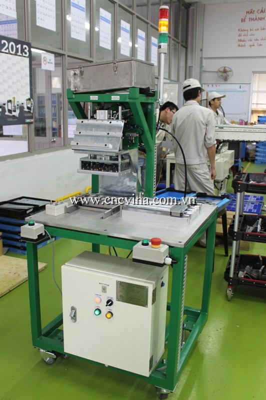 may-cam-linh-kien-bang-mach-cncvina