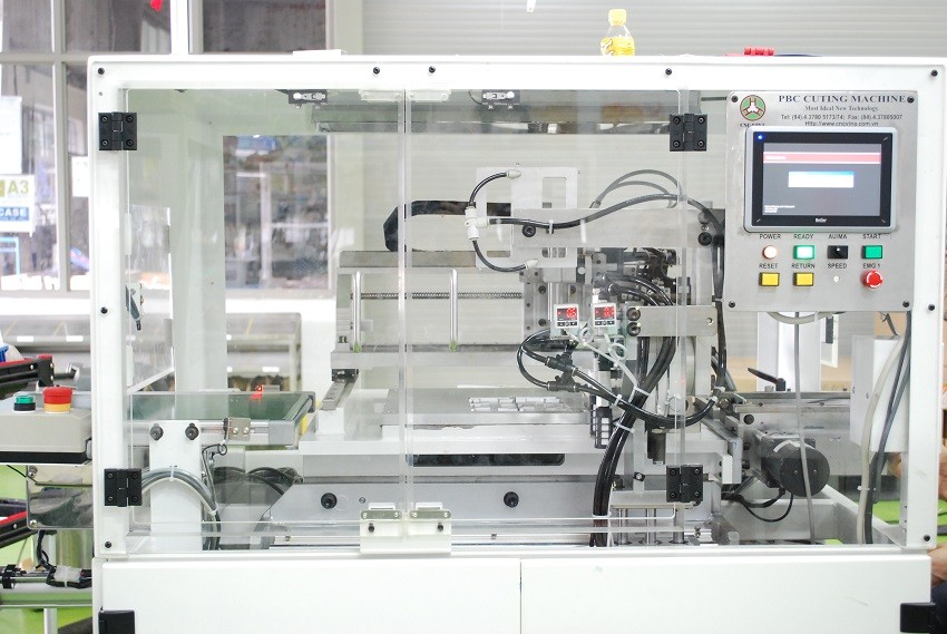 Máy cắt bản mạch tự động chuyên dụng do CNC VINA thiết kế và chế tạo Máy cắt bản mạch tự động chuyên dụng do CNC VINA thiết kế và chế tạo