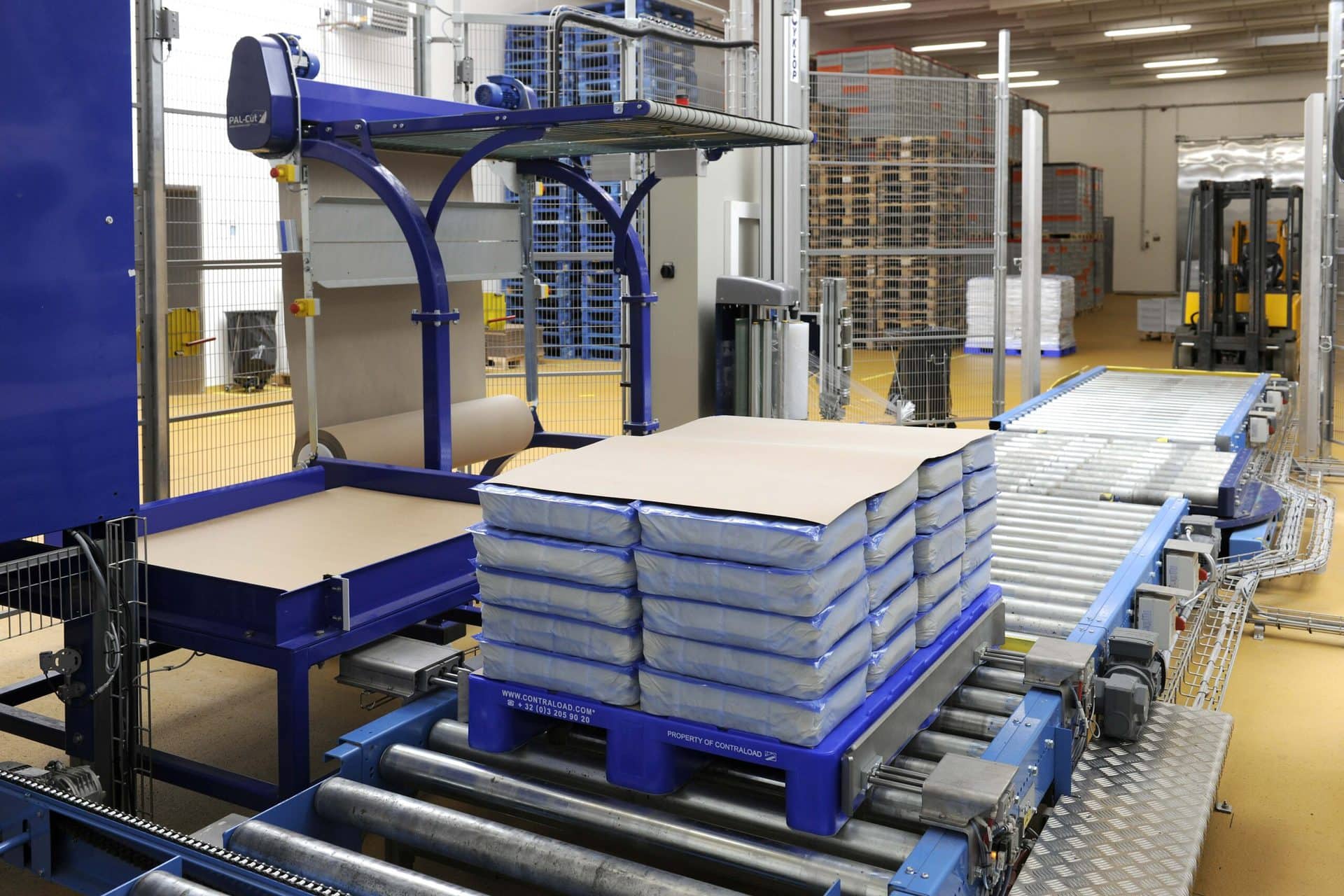 Pallet trong dây chuyền đóng gói Pallet trong dây chuyền đóng gói