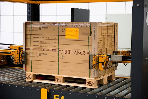 Máy đóng đai tích hợp cánh tay robot Máy đóng đai tích hợp cánh tay robot