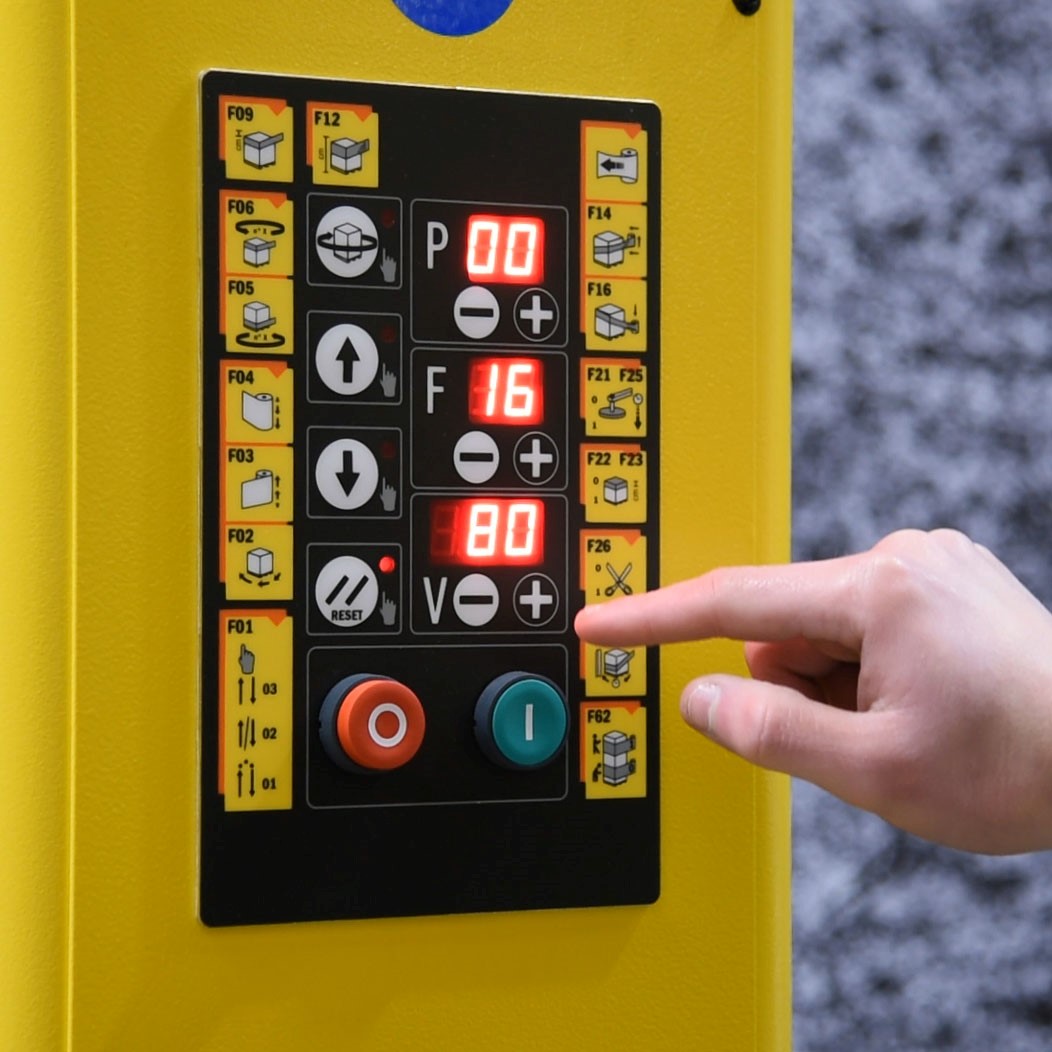 Bảng điều khiển của máy cuốn màng co Bảng điều khiển của máy cuốn màng co