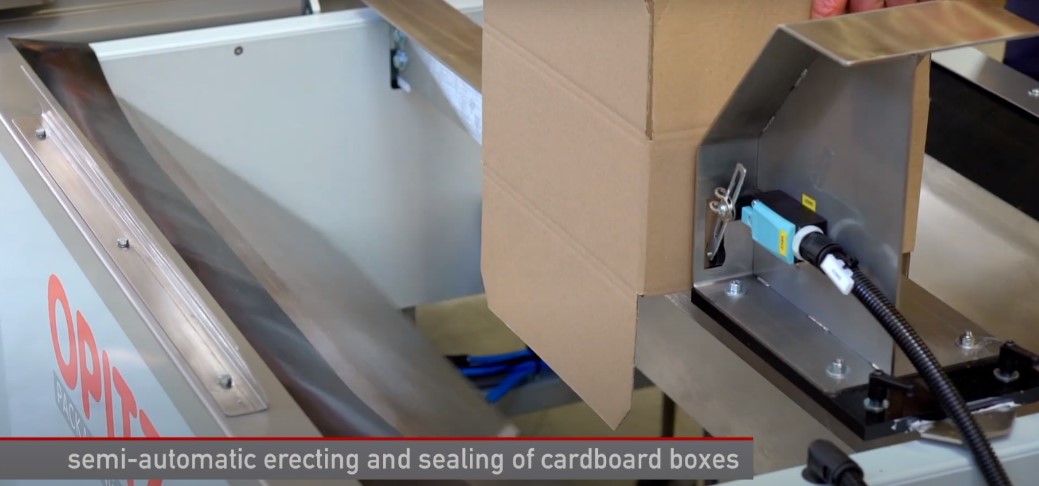 Đặt thùng carton lên thanh đỡ Đặt thùng carton lên thanh đỡ