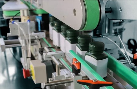 Máy dán nhãn chai vuông tự động Máy dán nhãn chai vuông tự động