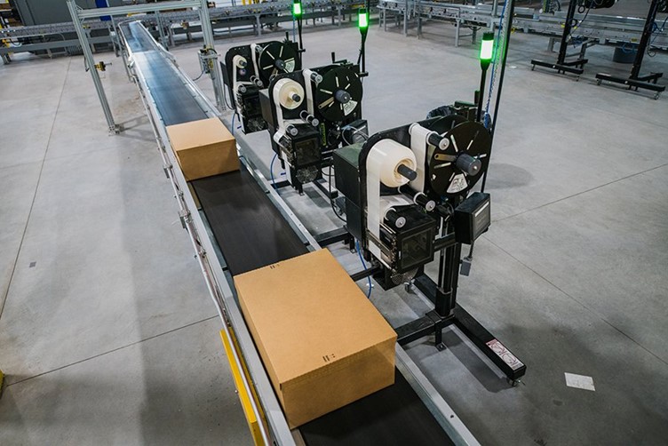 Máy in tích hợp dán nhãn Máy in tích hợp dán nhãn