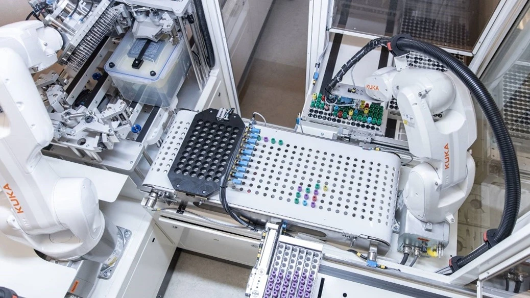 Robot Kuka trong lĩnh vực thí nghiệm Robot Kuka trong lĩnh vực thí nghiệm