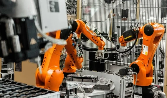 Robot Kuka vận hành tự động Robot Kuka vận hành tự động
