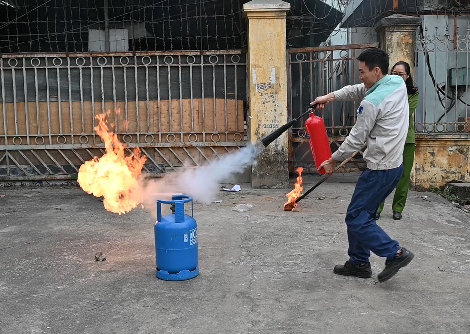 Thuc hanh chua chay PCCC 2019 CNC-VINA Thuc hanh chua chay PCCC 2019 CNC-VINA