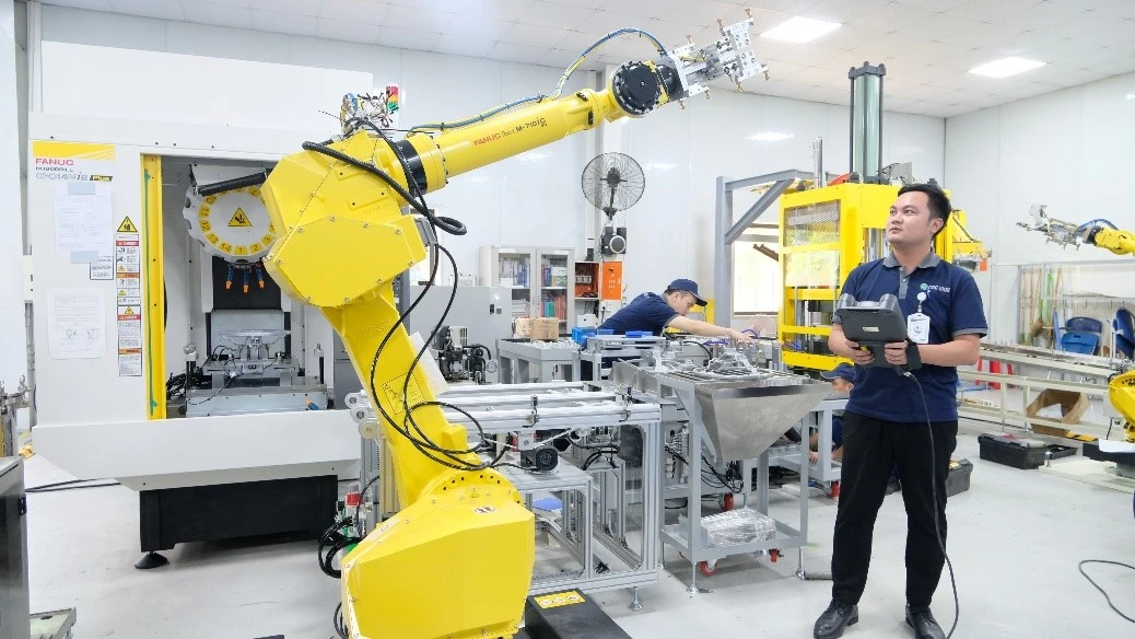 CNC VINA sử dụng cánh tay robot CNC VINA sử dụng cánh tay robot