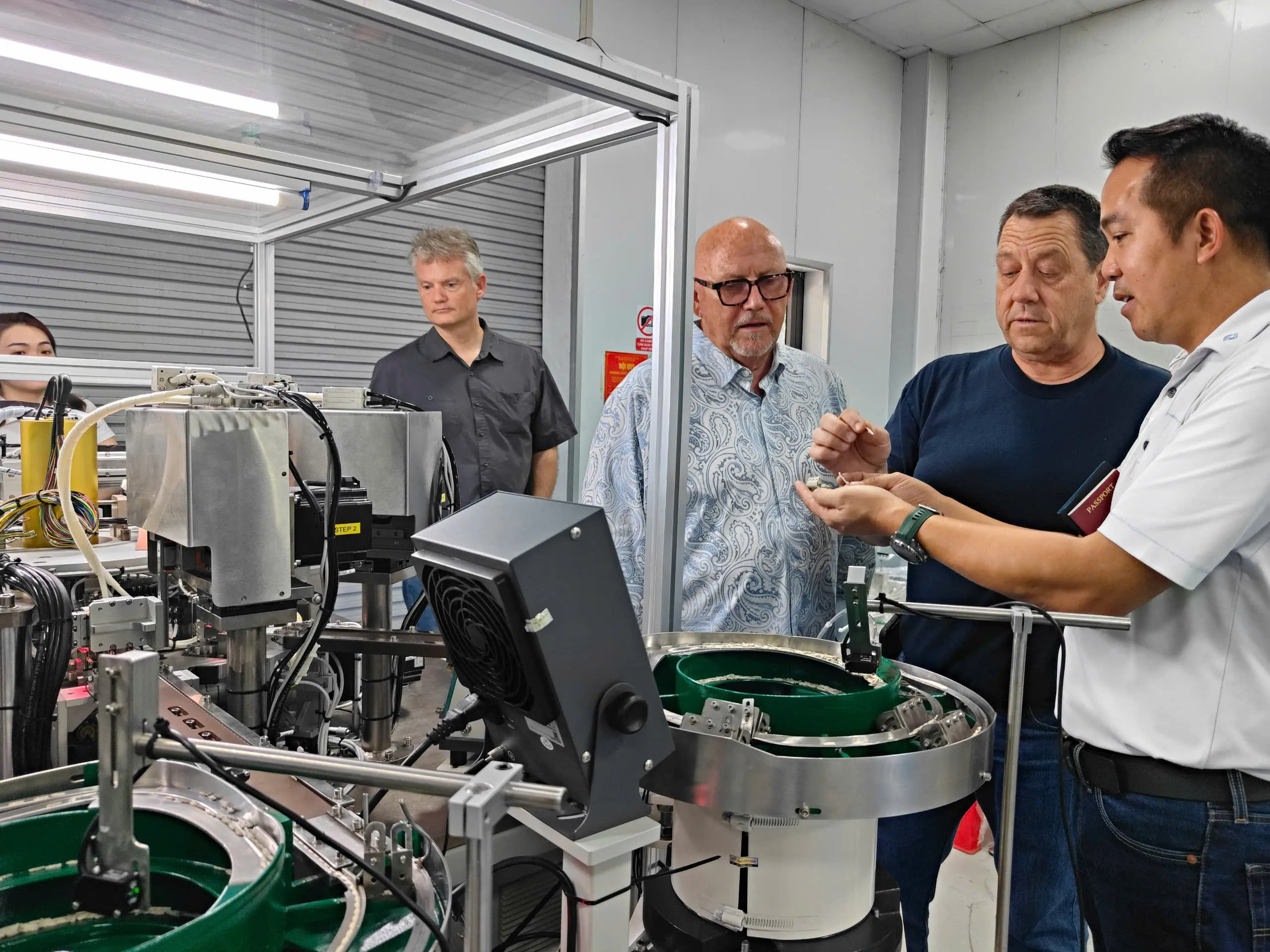 Đoàn khách hàng trực tiếp xuống xưởng tìm hiểu về công nghệ Đoàn khách hàng trực tiếp xuống xưởng tìm hiểu về công nghệ