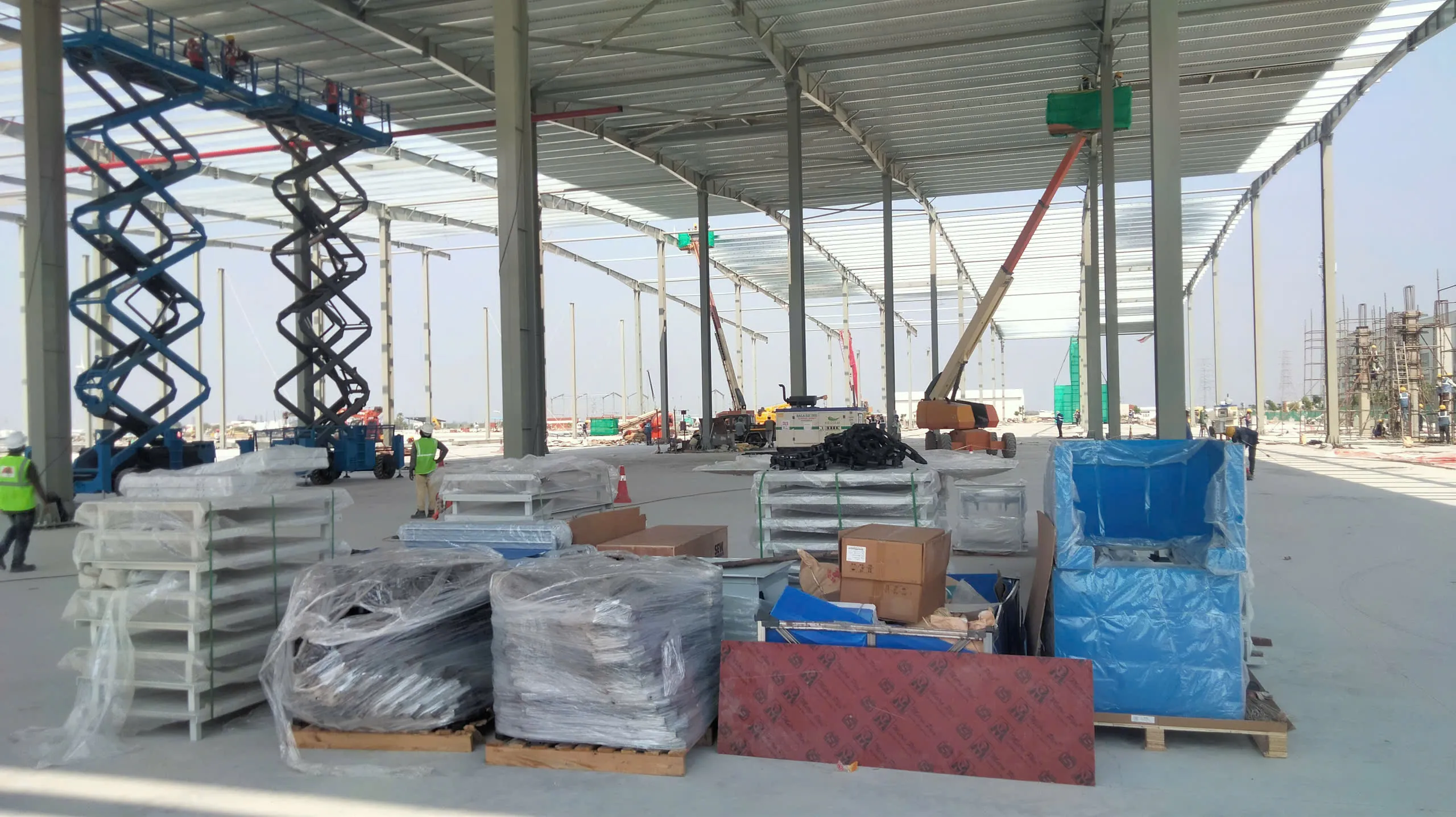 Hàng chục container hàng được vận chuyển đã cập bến hang chuc container hang duoc van chuyen da cap ben