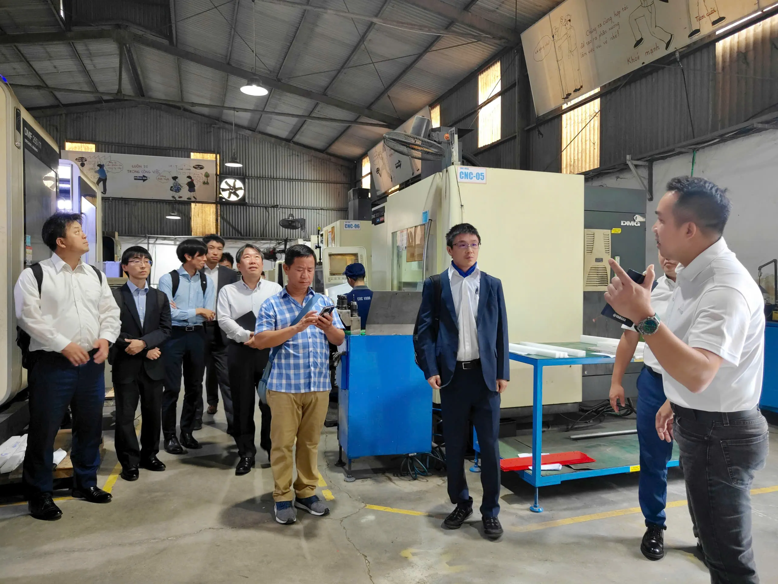 Đoàn Hiệp hội Doanh nghiệp Osaka trực tiếp xuống tham quan nhà máy doan hiep hoi doanh nghiep osaka truc tiep xuong tham quan nha may