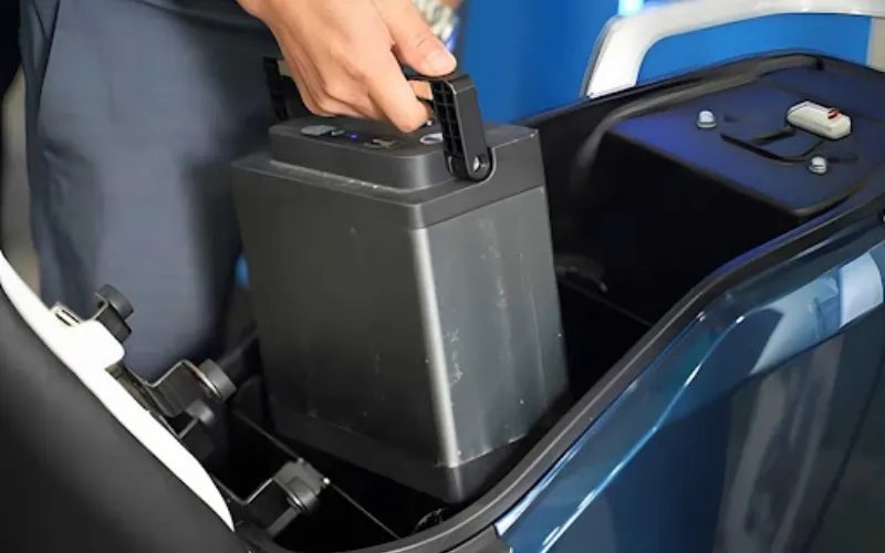 Thách thức của xe máy điện trong việc xử lý pin thach thuc cua xe may dien trong viec xu ly pin
